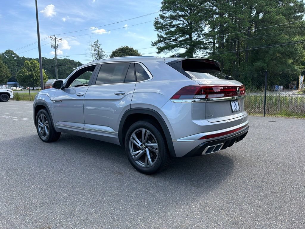 Used 2024 Volkswagen Atlas Cross Sport SEL R-Line AWD/4WD image 7