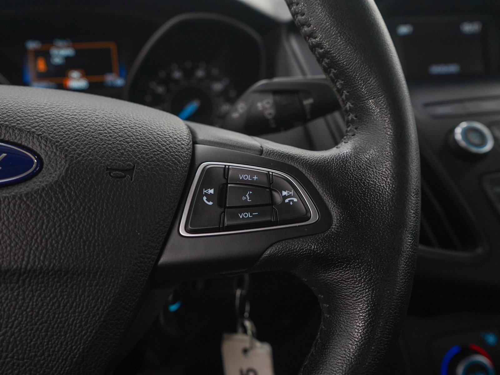 Used 2018 Ford Focus SE w/ SE Appearance Package FWD image 24
