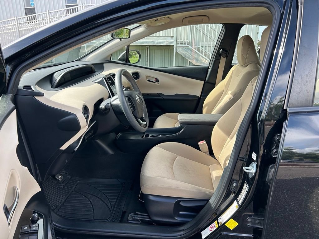 Used 2021 Toyota Prius LE FWD image 15