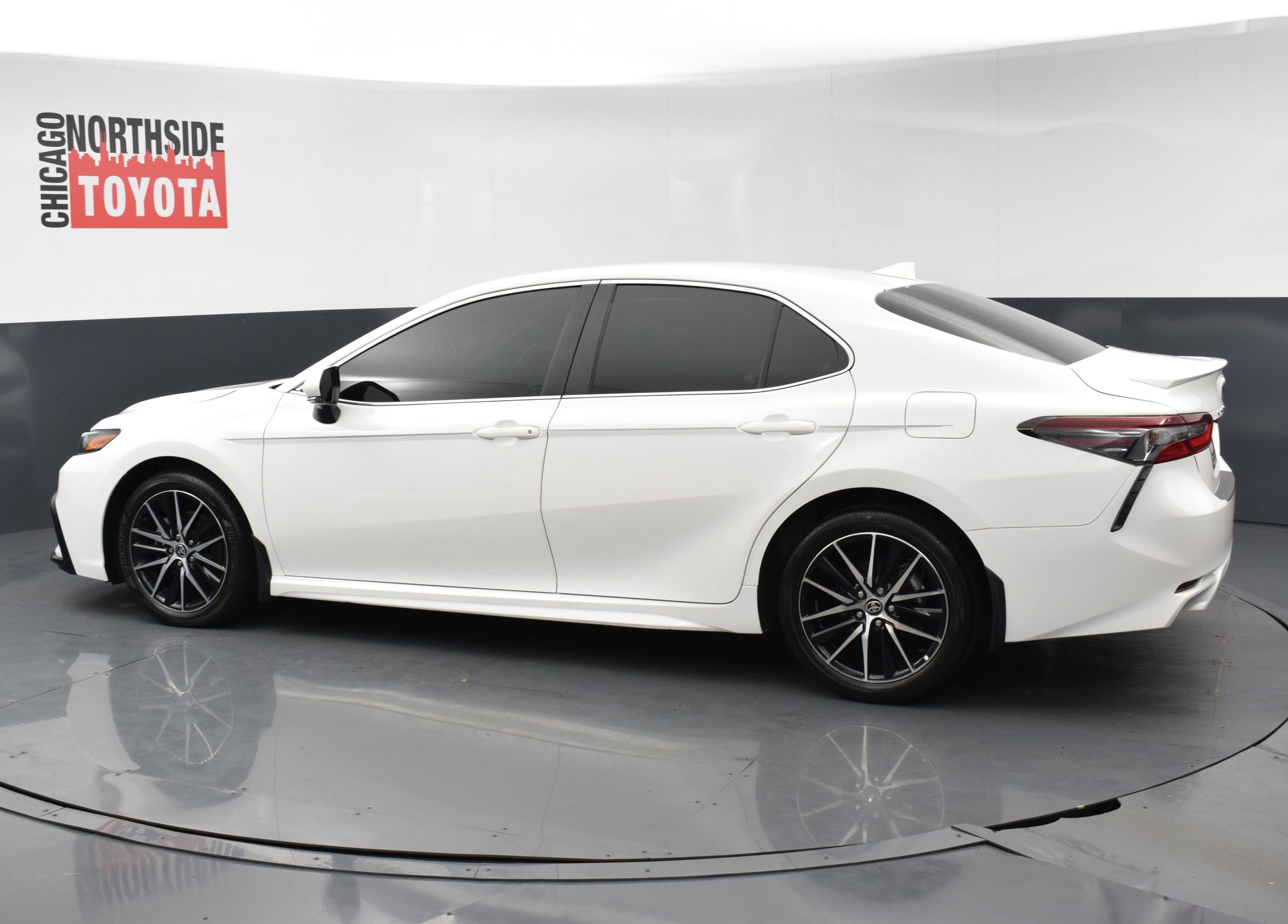 Used 2024 Toyota Camry SE w/ Cold Weather Package AWD/4WD video 2