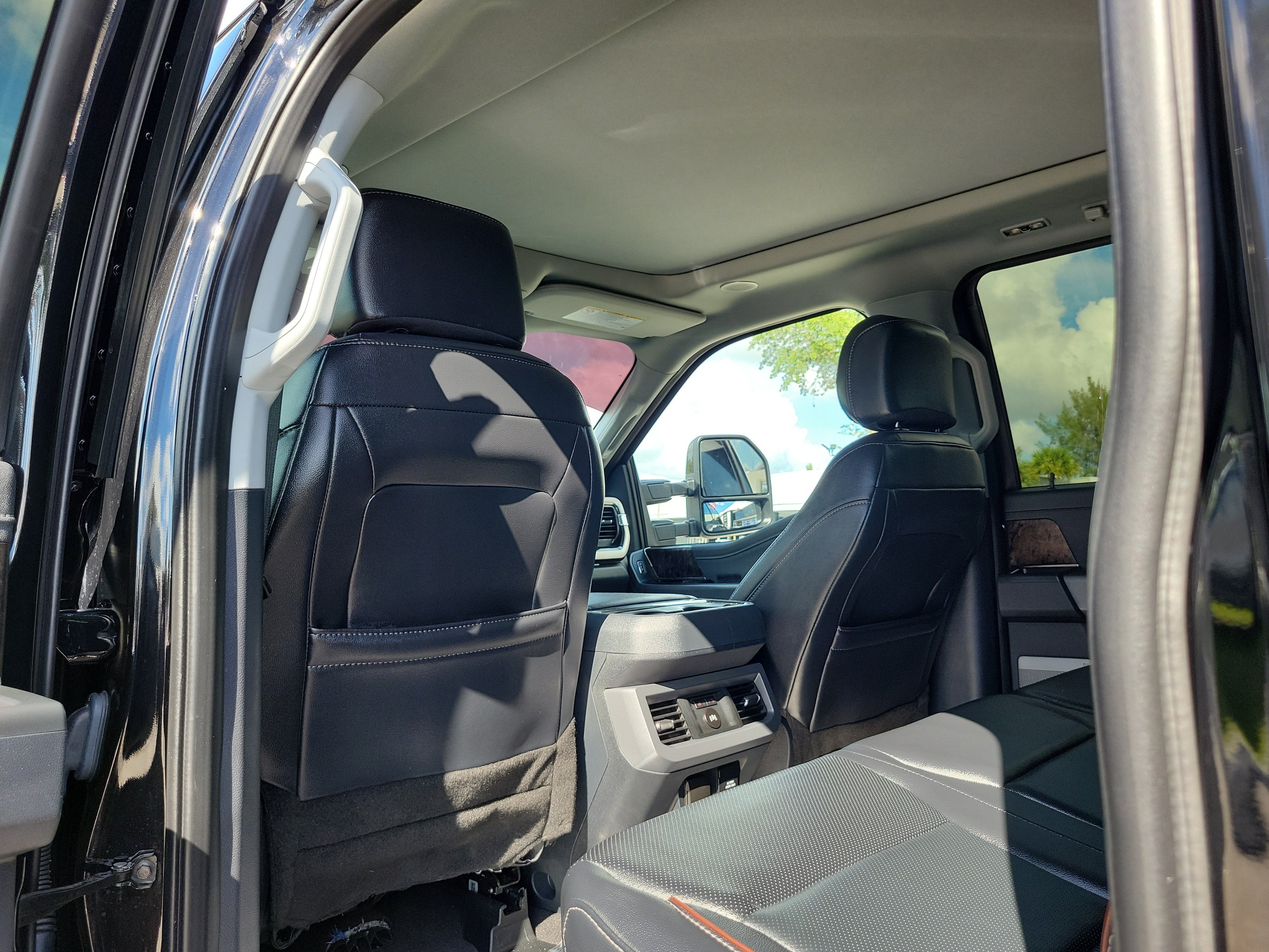 Used 2024 Ford F250 Lariat w/ Lariat Ultimate Package AWD/4WD image 16