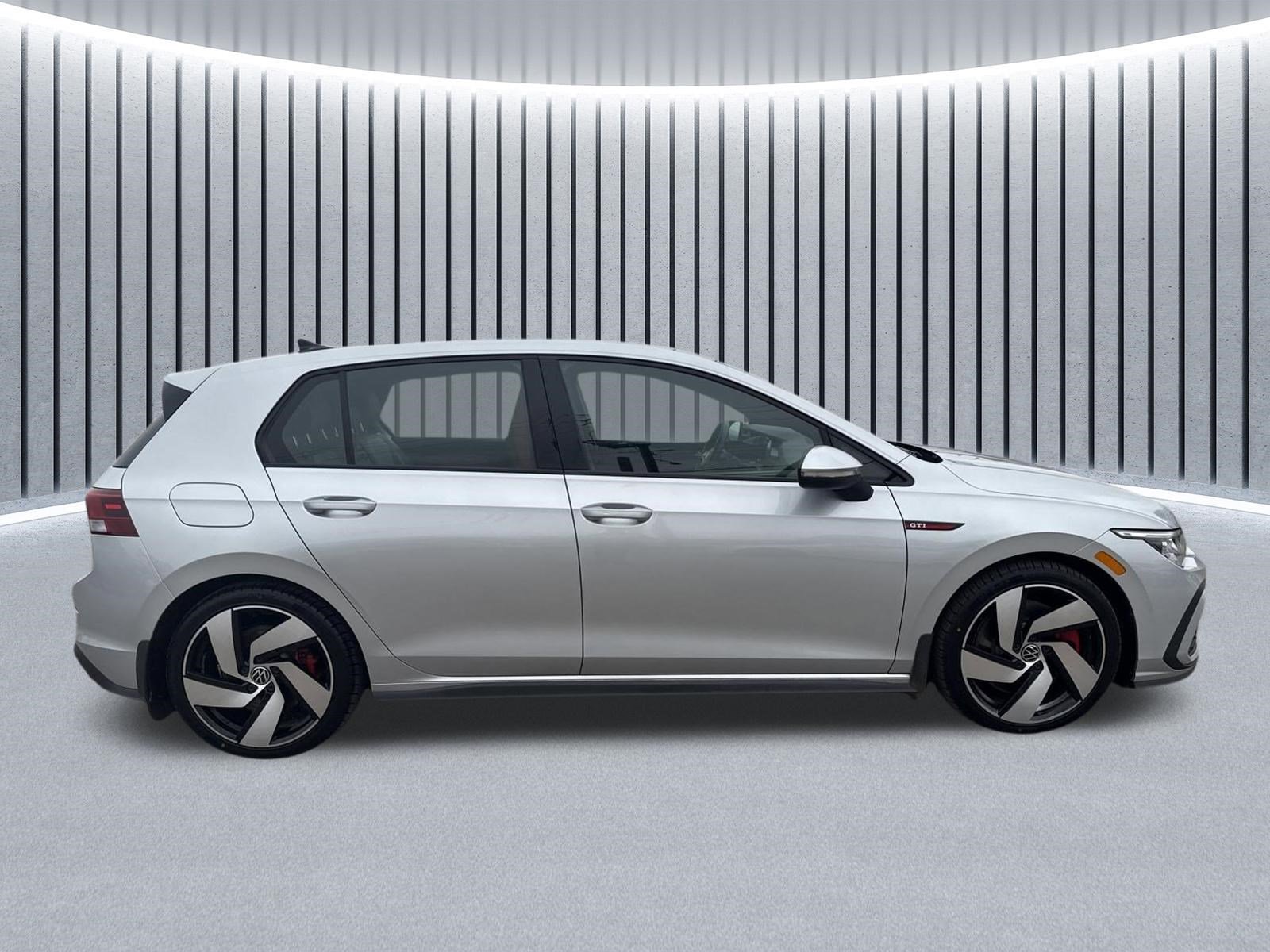 Used 2022 Volkswagen GTI SE image 2