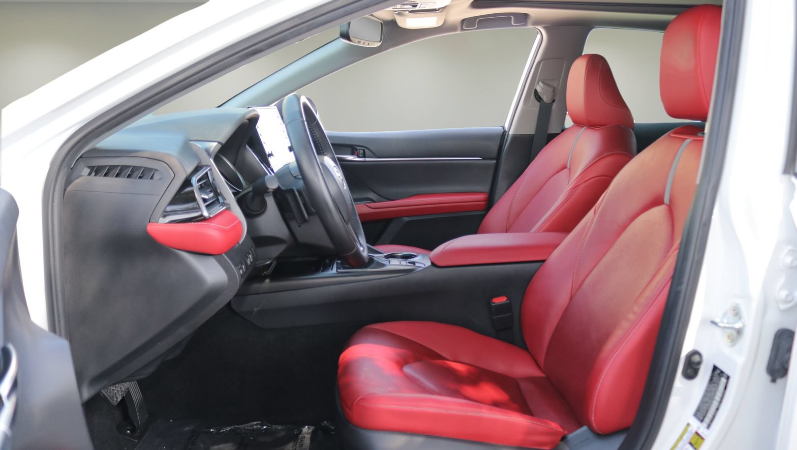 Used 2021 Toyota Camry XSE FWD image 12