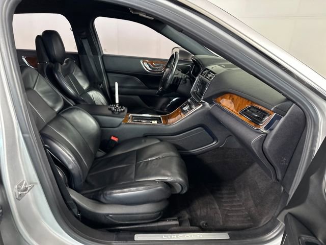 Used 2017 Lincoln Continental Select image 40