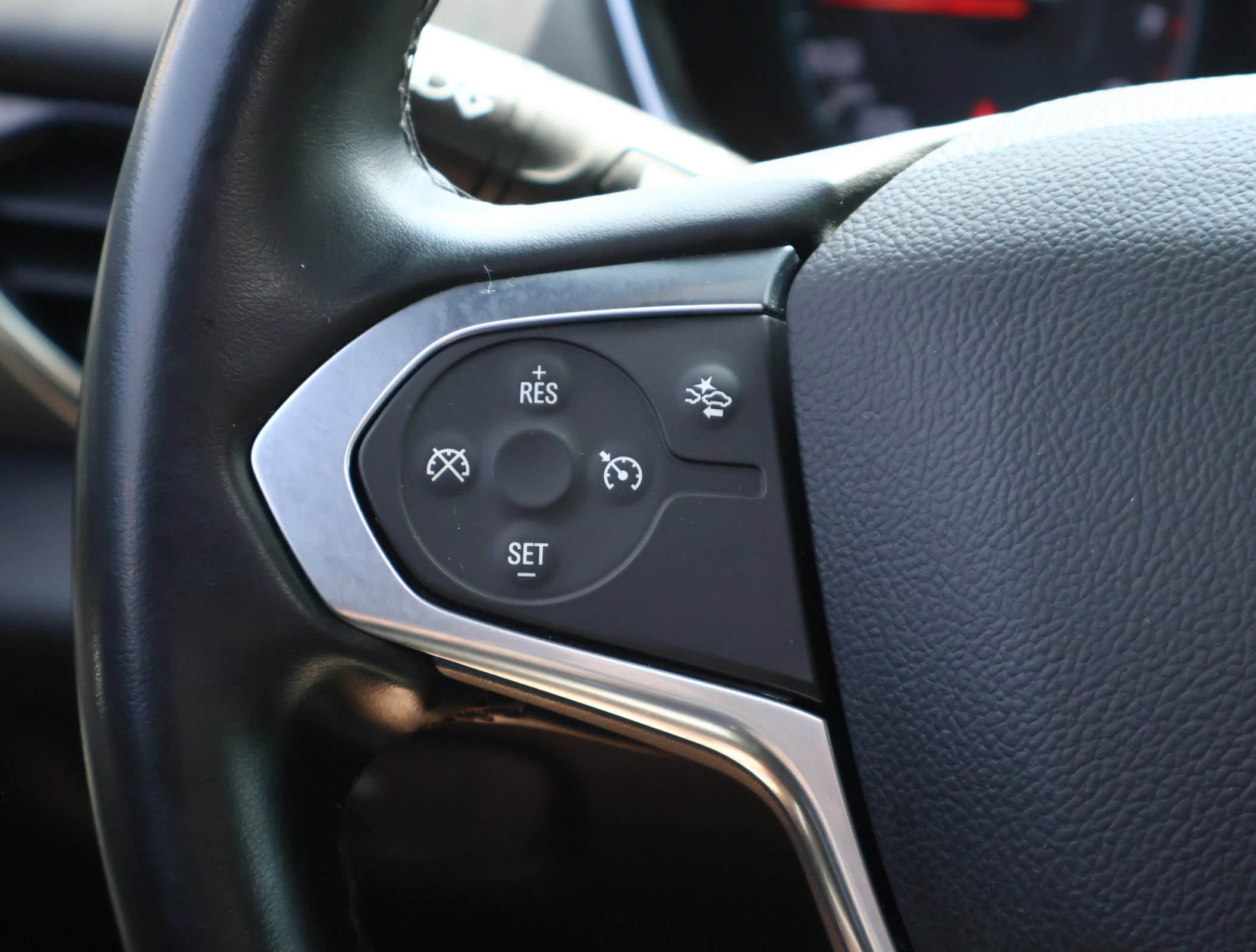 Used 2023 Chevrolet Traverse LT FWD image 13