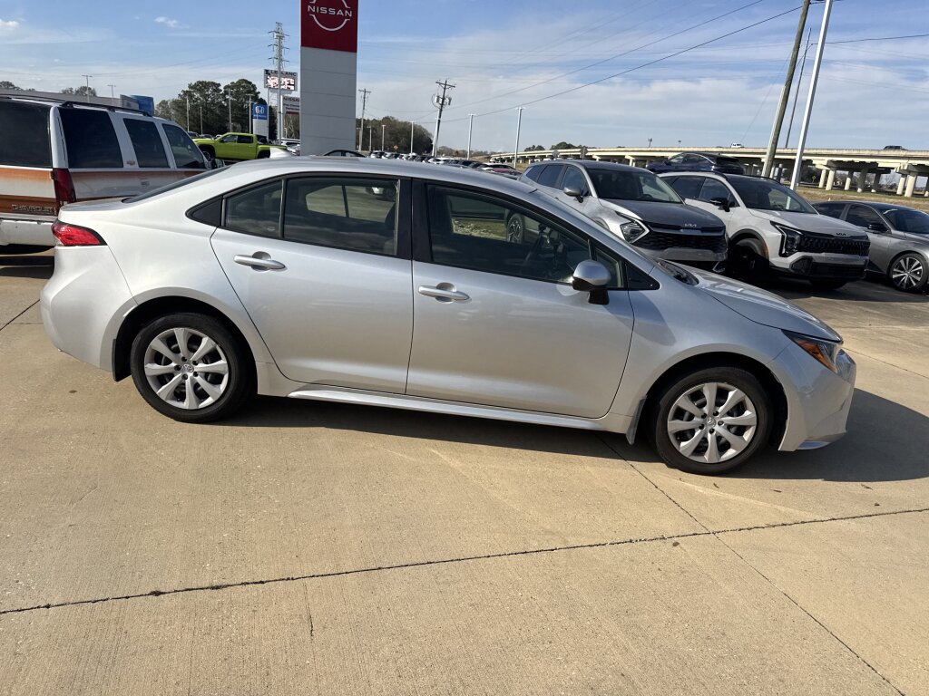Used 2022 Toyota Corolla LE image 14