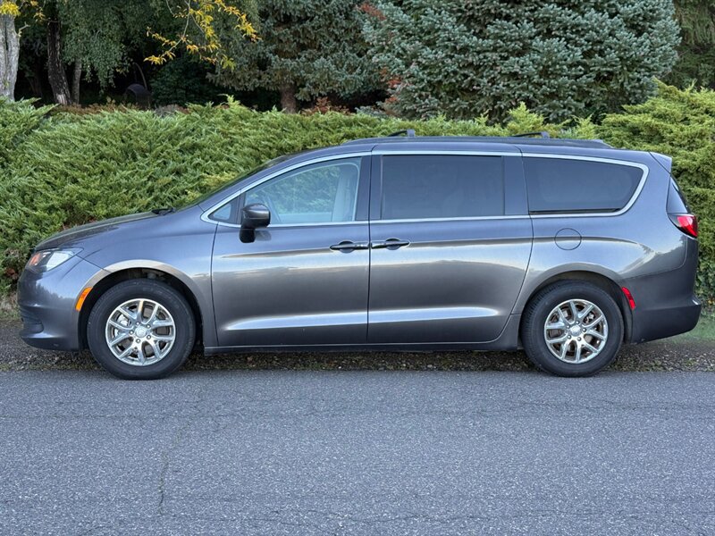 Used 2020 Chrysler Voyager Lxi FWD image 2