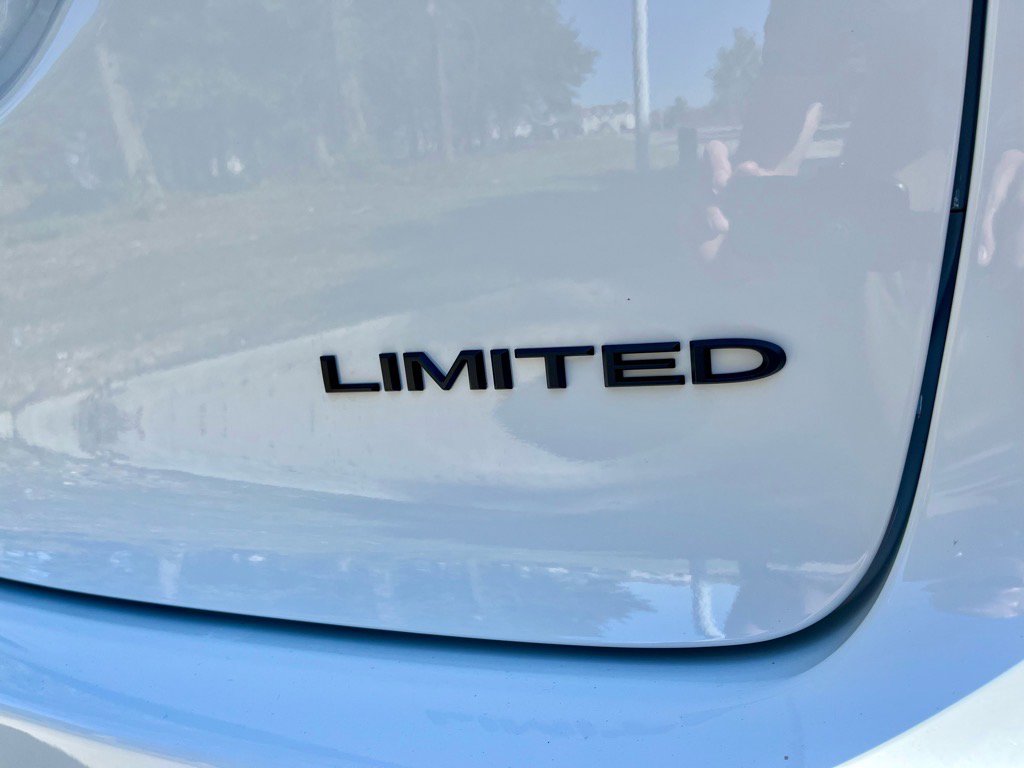 New 2026 Chrysler Pacifica Limited image 10