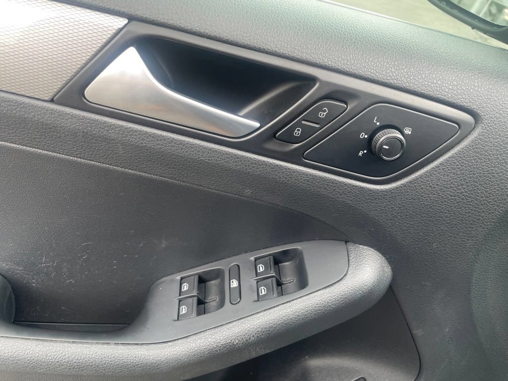 Used 2017 Volkswagen Jetta SE FWD image 15