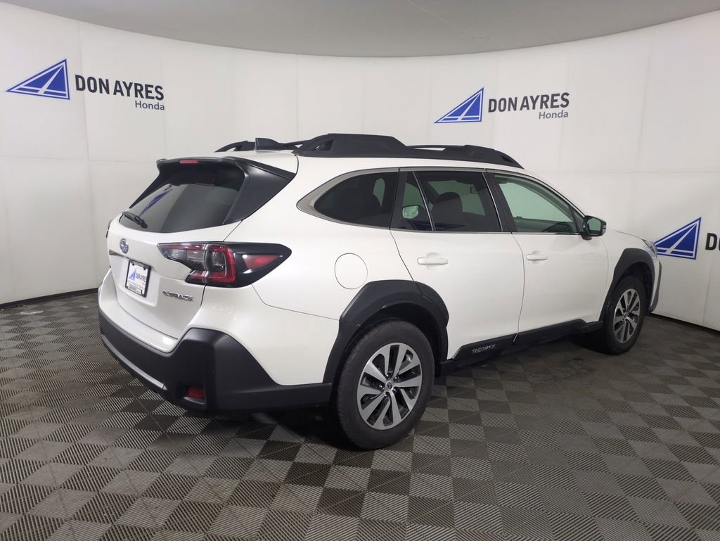 Used 2023 Subaru Outback Premium image 8