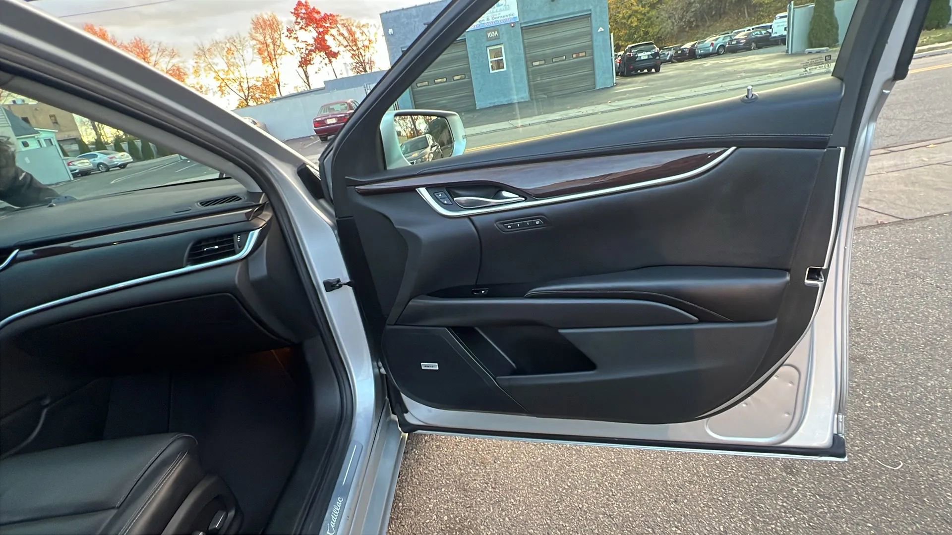 Used 2016 Cadillac XTS Luxury image 29