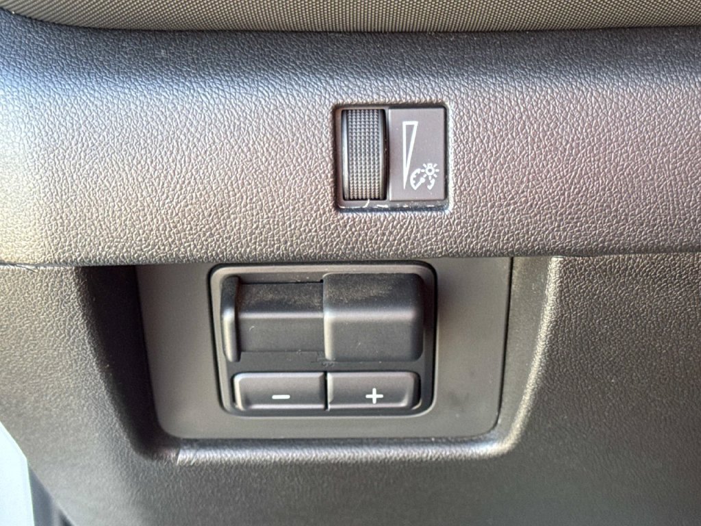 Used 2025 Chevrolet Colorado Z71 AWD/4WD image 29