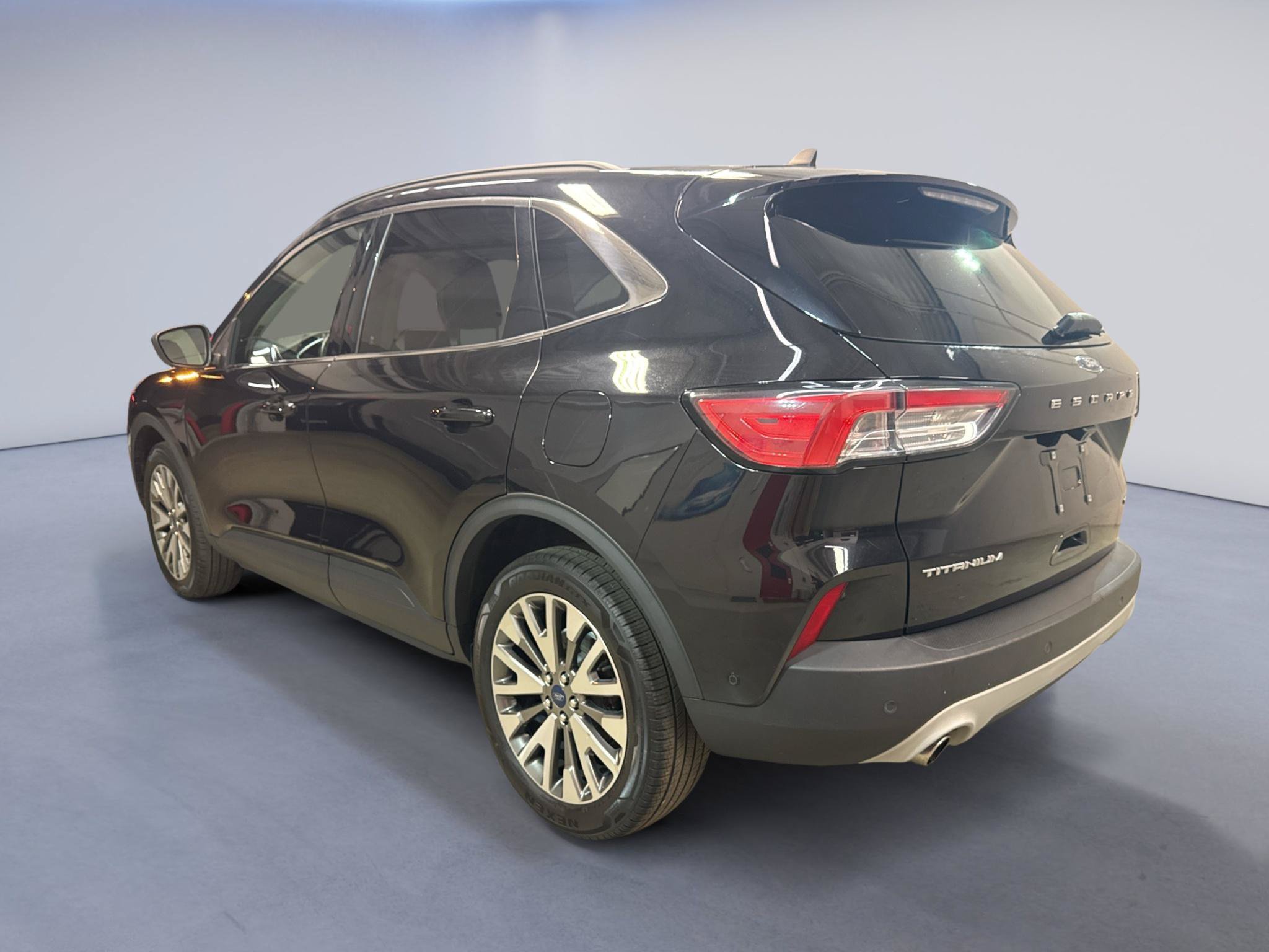 Used 2021 Ford Escape Titanium AWD/4WD image 5