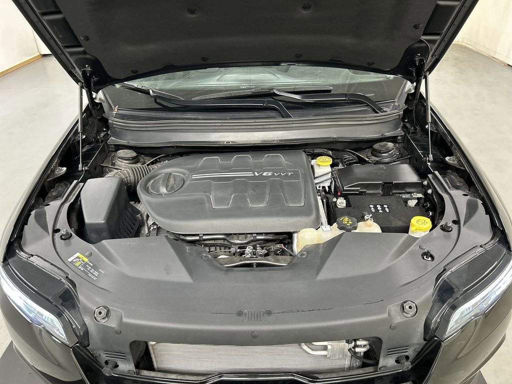 Used 2021 Jeep Cherokee Limited AWD/4WD image 24
