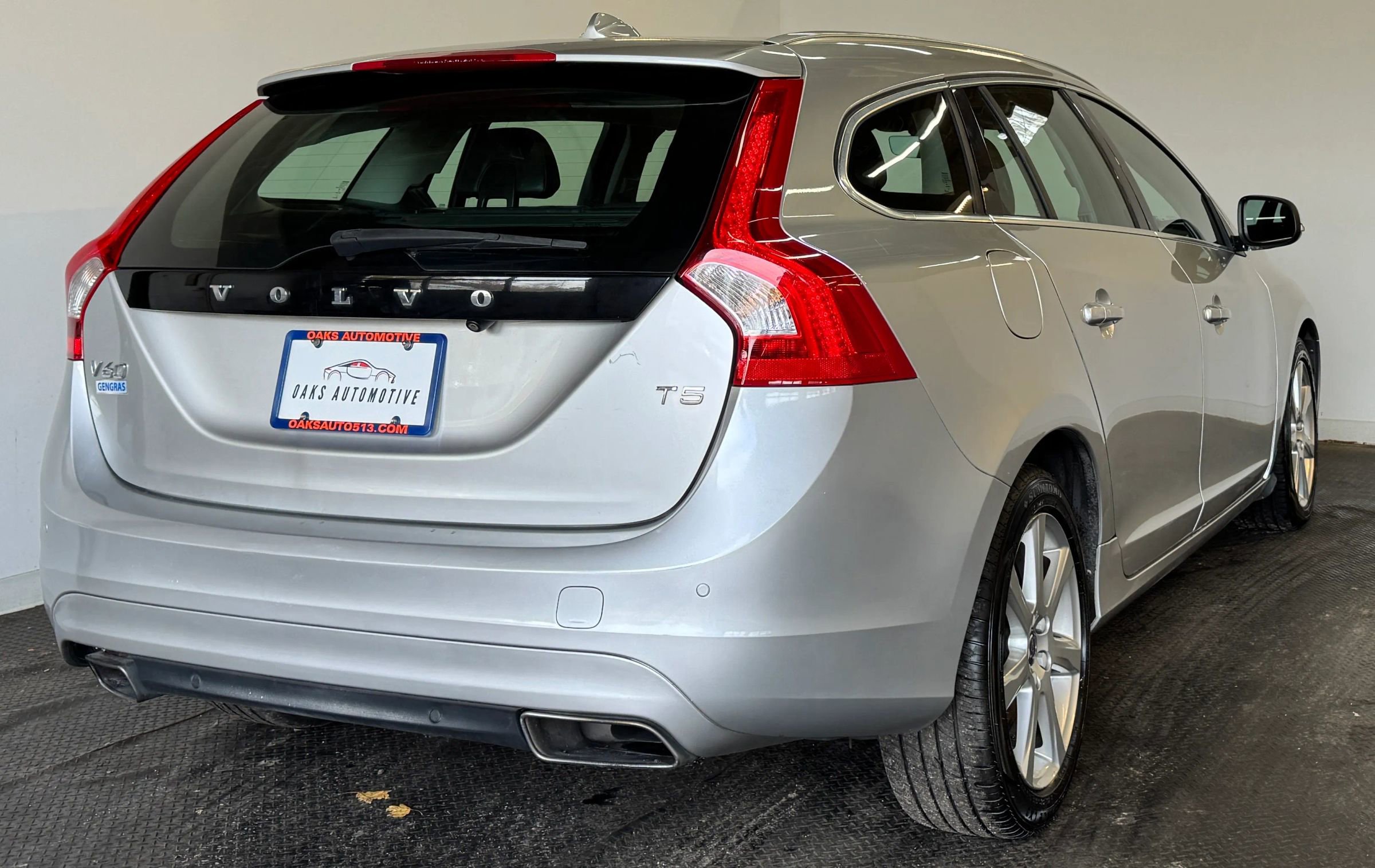 Used 2016 Volvo V60 T5 Premier w/ Convenience Package image 6