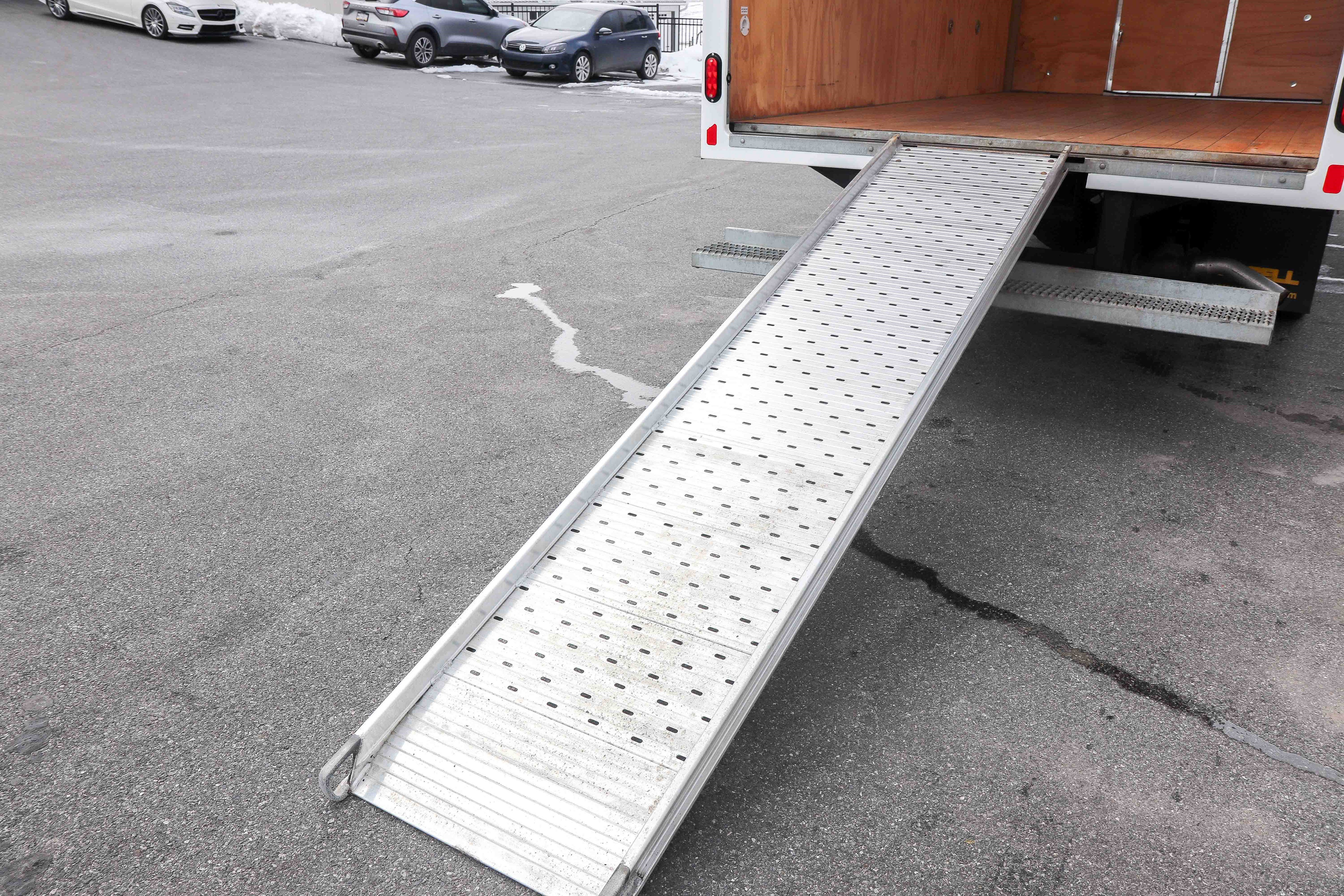 Used 2024 Chevrolet Express 3500 w/ Power Convenience Package RWD image 10