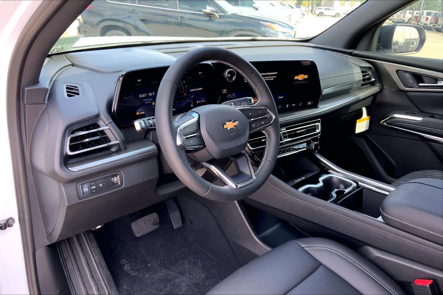 Used 2026 Chevrolet Traverse LT w/ Sun and Wheel Package FWD image 9