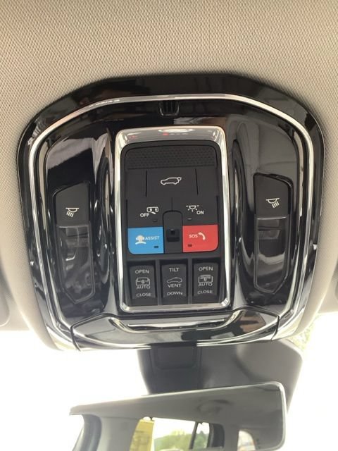 Certified 2023 Jeep Grand Cherokee Overland w/ Luxury Tech Group IV AWD/4WD image 30