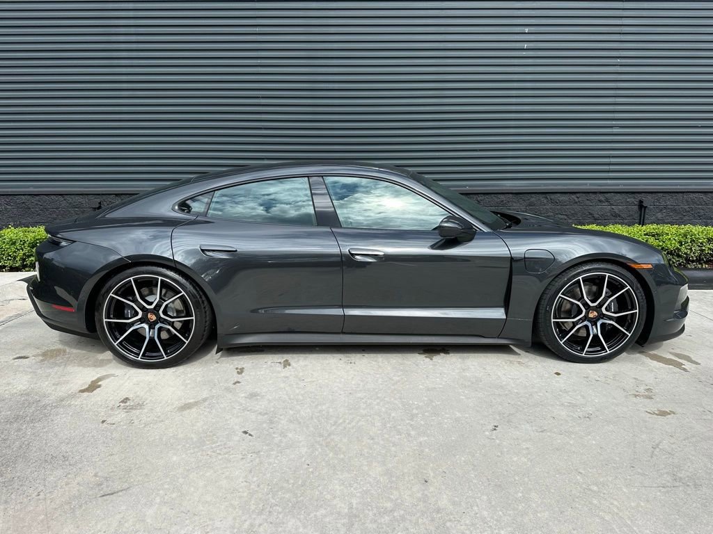 Used 2025 Porsche Taycan image 10