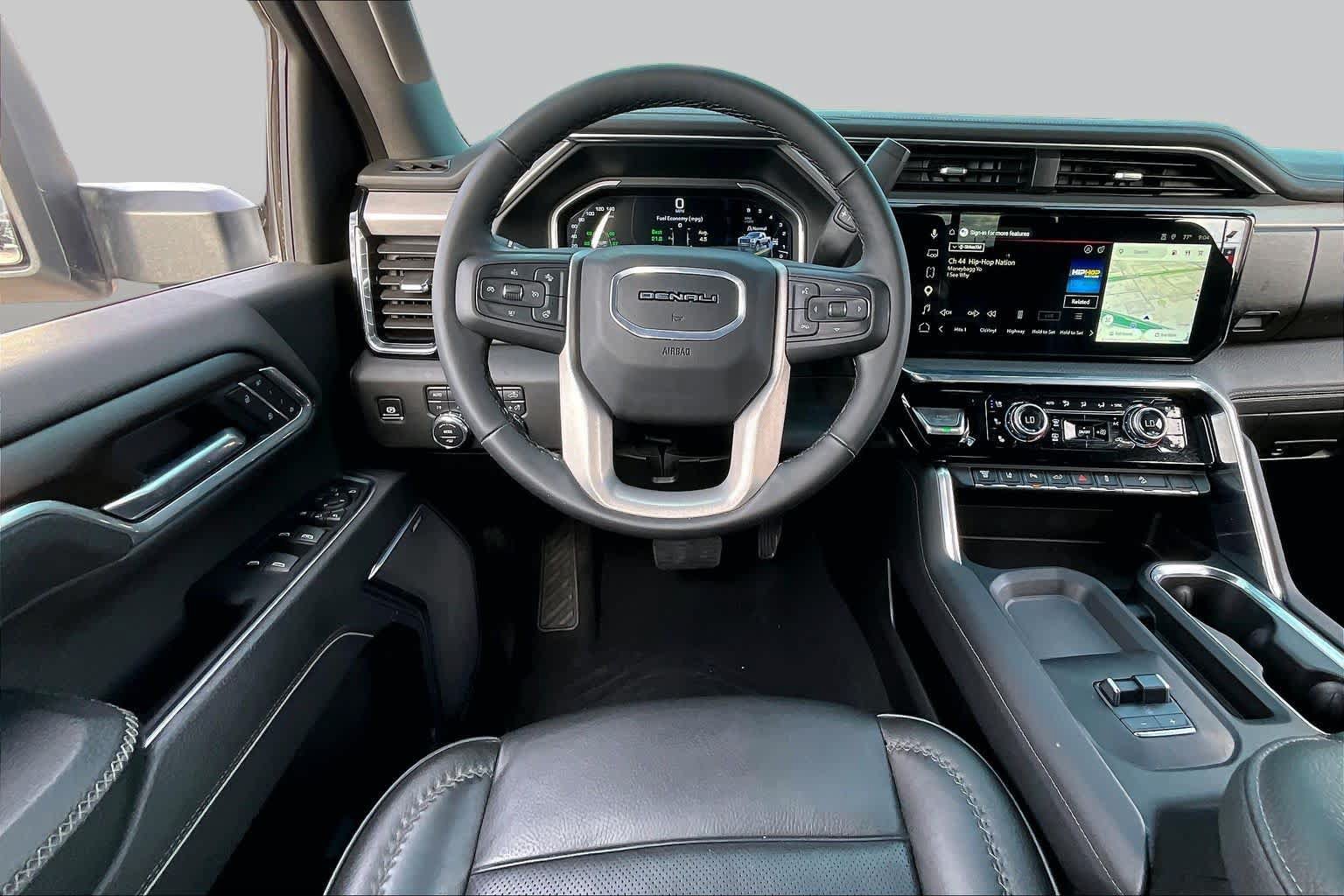 Used 2025 GMC Sierra 3500 Denali w/ Denali Reserve Package AWD/4WD image 6