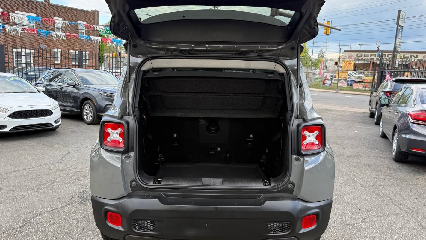 Used 2021 Jeep Renegade Latitude w/ Convenience Group image 10