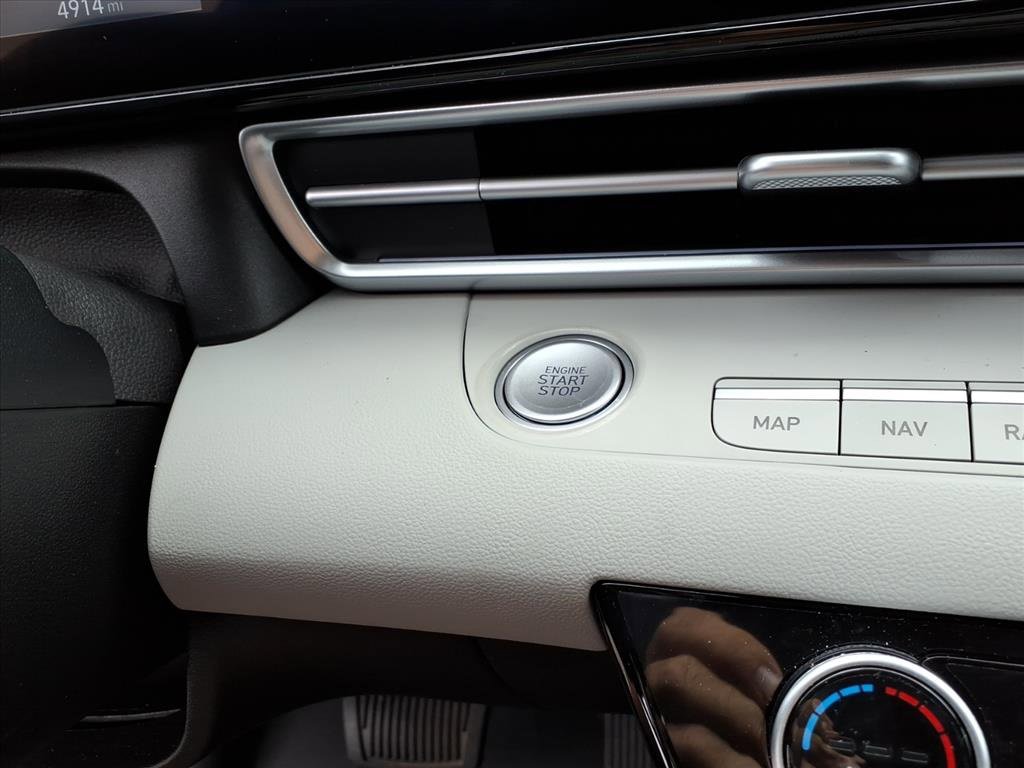 Used 2025 Hyundai Elantra Limited w/ Cargo Package image 18