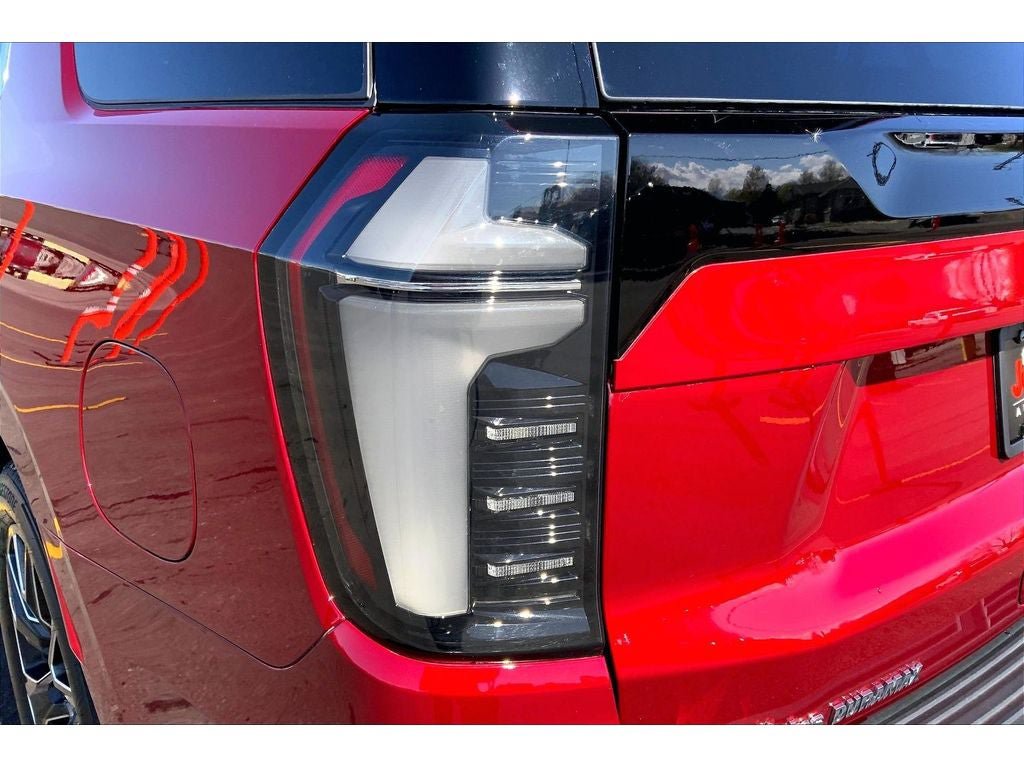 Used 2026 Chevrolet Tahoe High Country AWD/4WD image 32