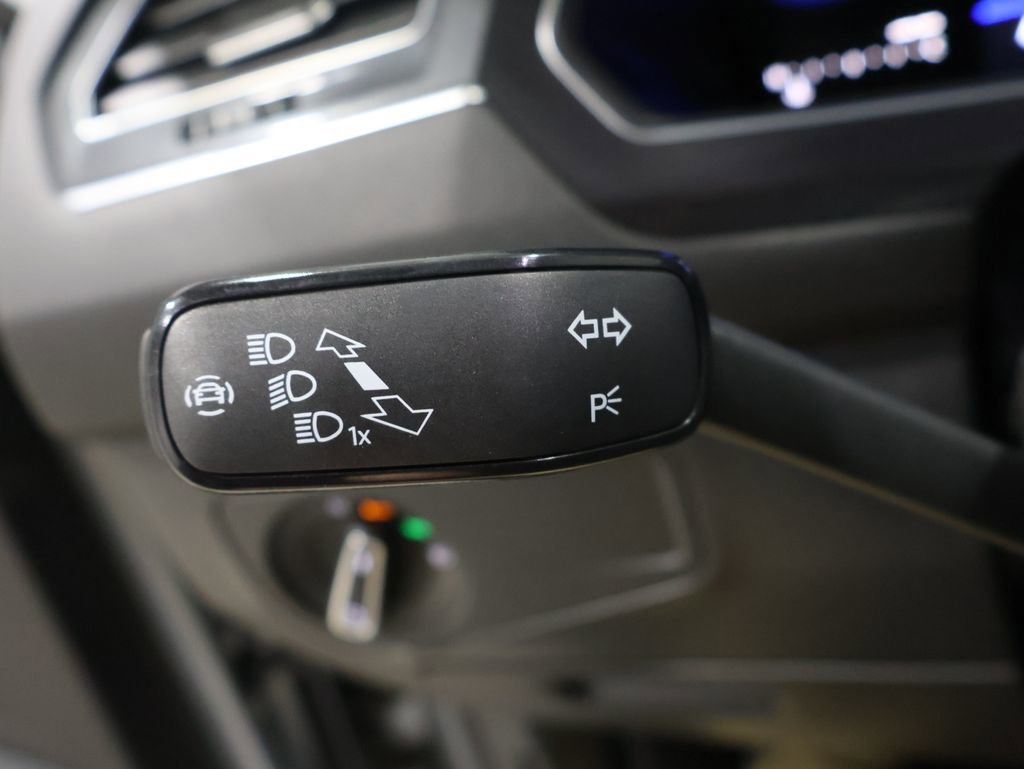 Used 2022 Volkswagen Tiguan SE image 36