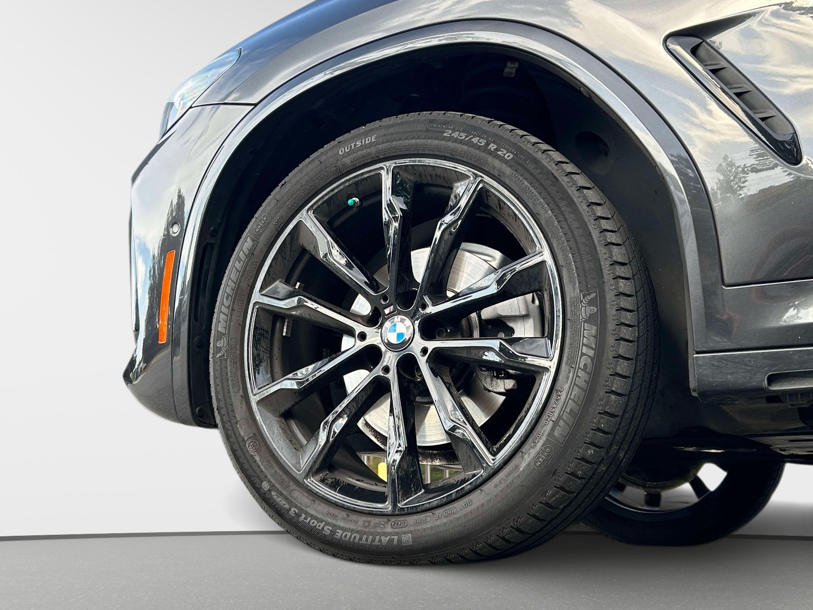 Used 2024 BMW X4 xDrive30i w/ Premium Package AWD/4WD image 9