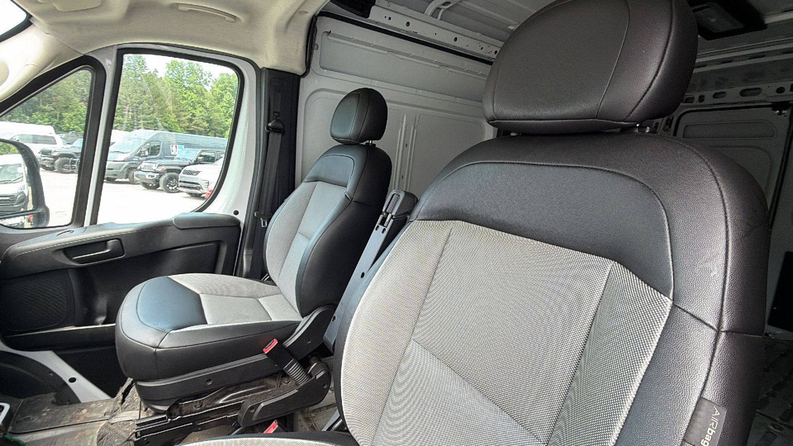Used 2024 RAM ProMaster 2500 w/ Convenience Group FWD image 18
