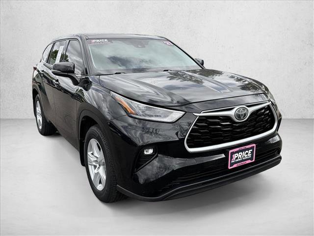 Used 2021 Toyota Highlander LE AWD/4WD image 3