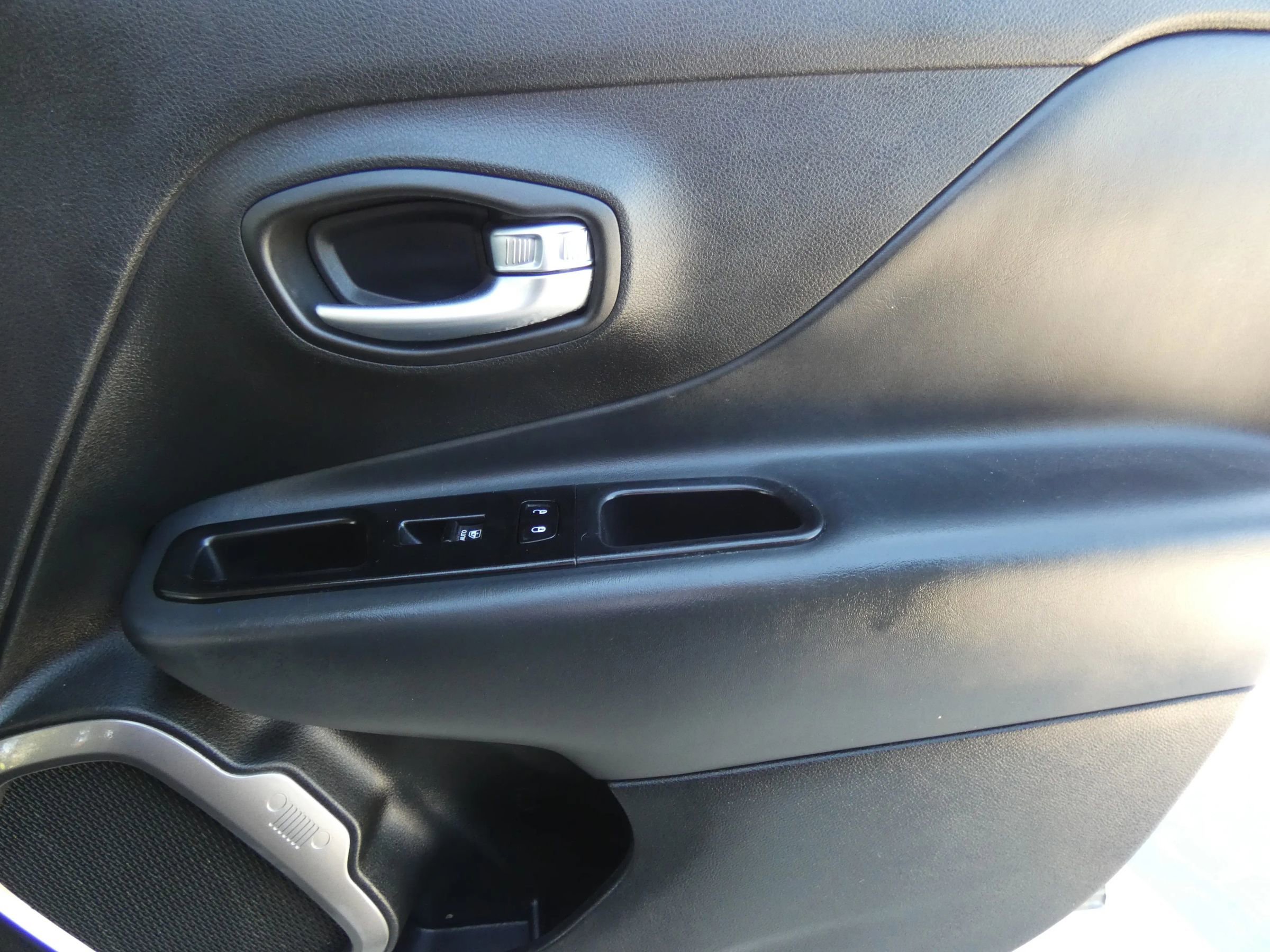 Used 2022 Jeep Renegade Latitude image 35