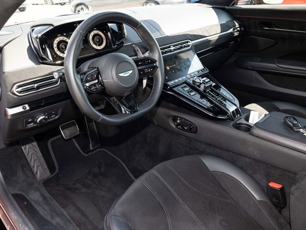 Used 2025 Aston Martin V8 Vantage Coupe image 21