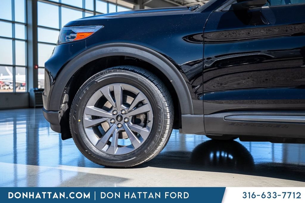 Used 2023 Ford Explorer XLT w/ Equipment Group 202A AWD/4WD image 37