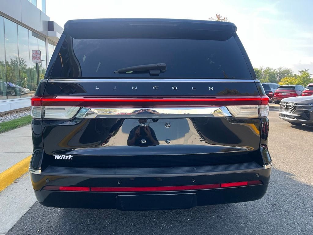 Certified 2023 Lincoln Navigator L Reserve AWD/4WD image 8