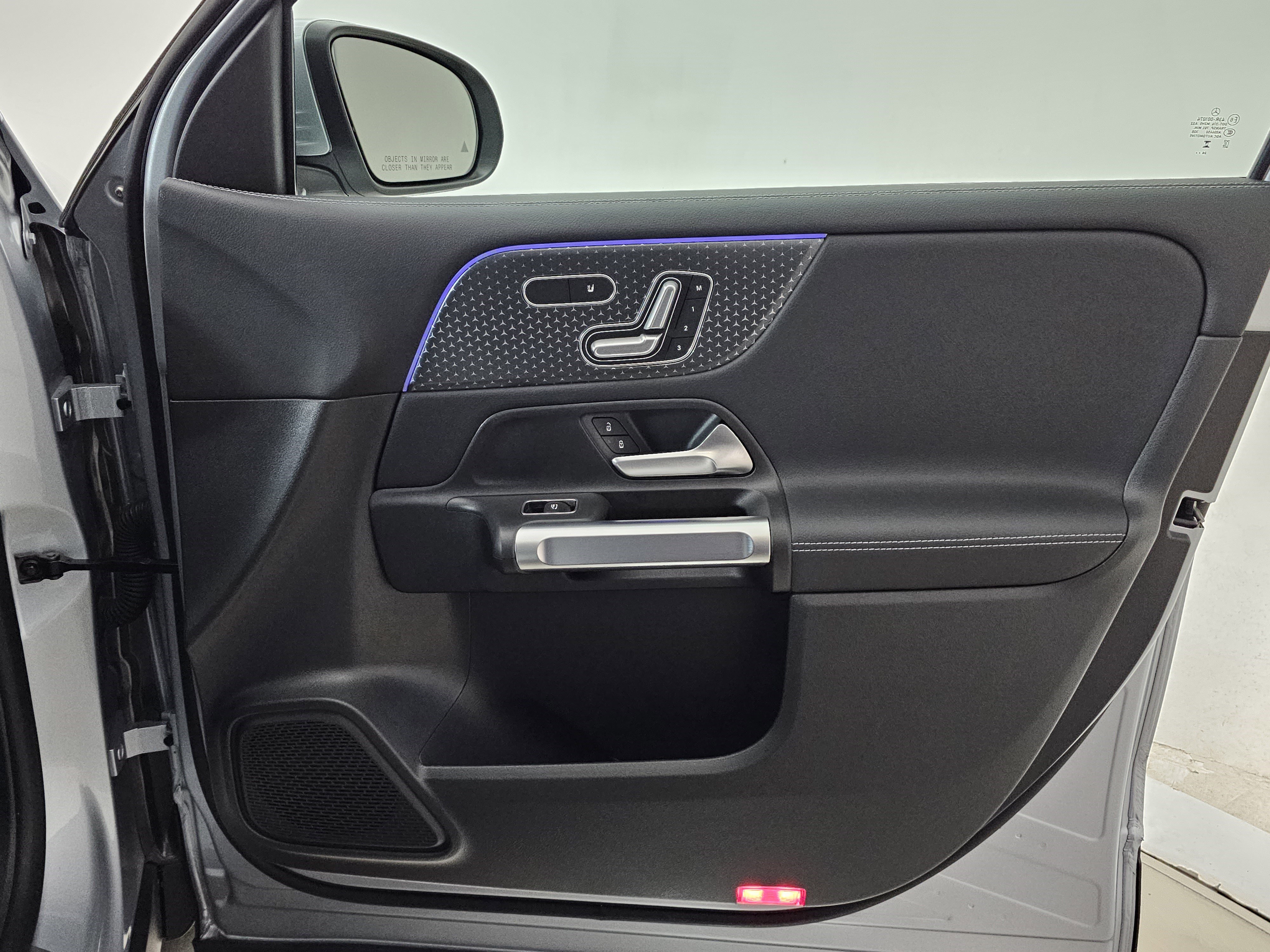 Certified 2025 Mercedes-Benz GLB 250 4MATIC image 19