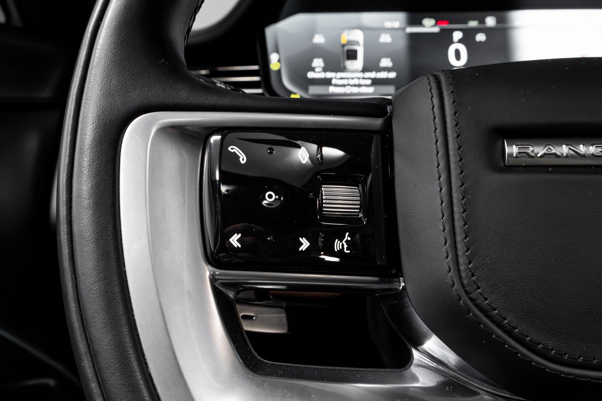 Used 2023 Land Rover Range Rover Long Wheelbase Autobiography image 13