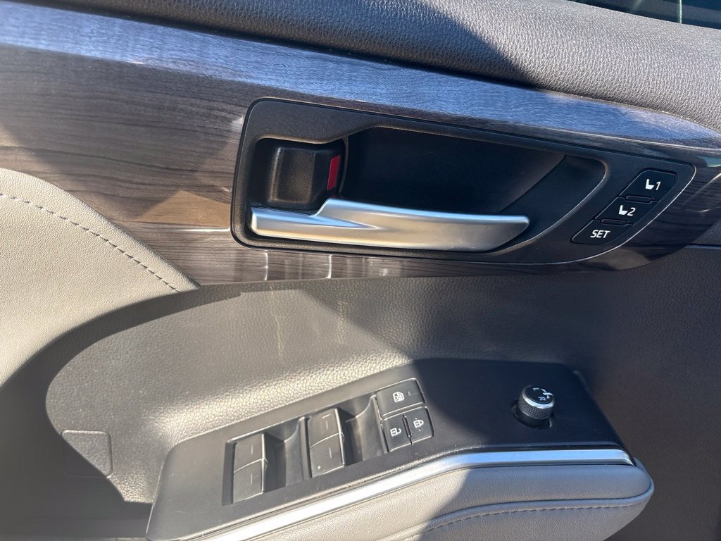 Used 2020 Toyota Highlander Platinum AWD/4WD image 12