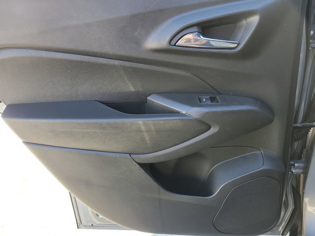 Used 2024 Chevrolet Trax RS w/ Sunroof Package image 14