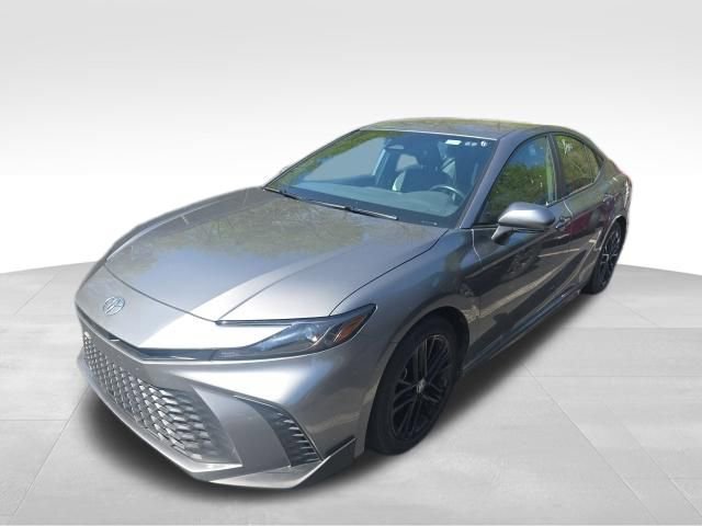 Used 2025 Toyota Camry SE FWD image 2