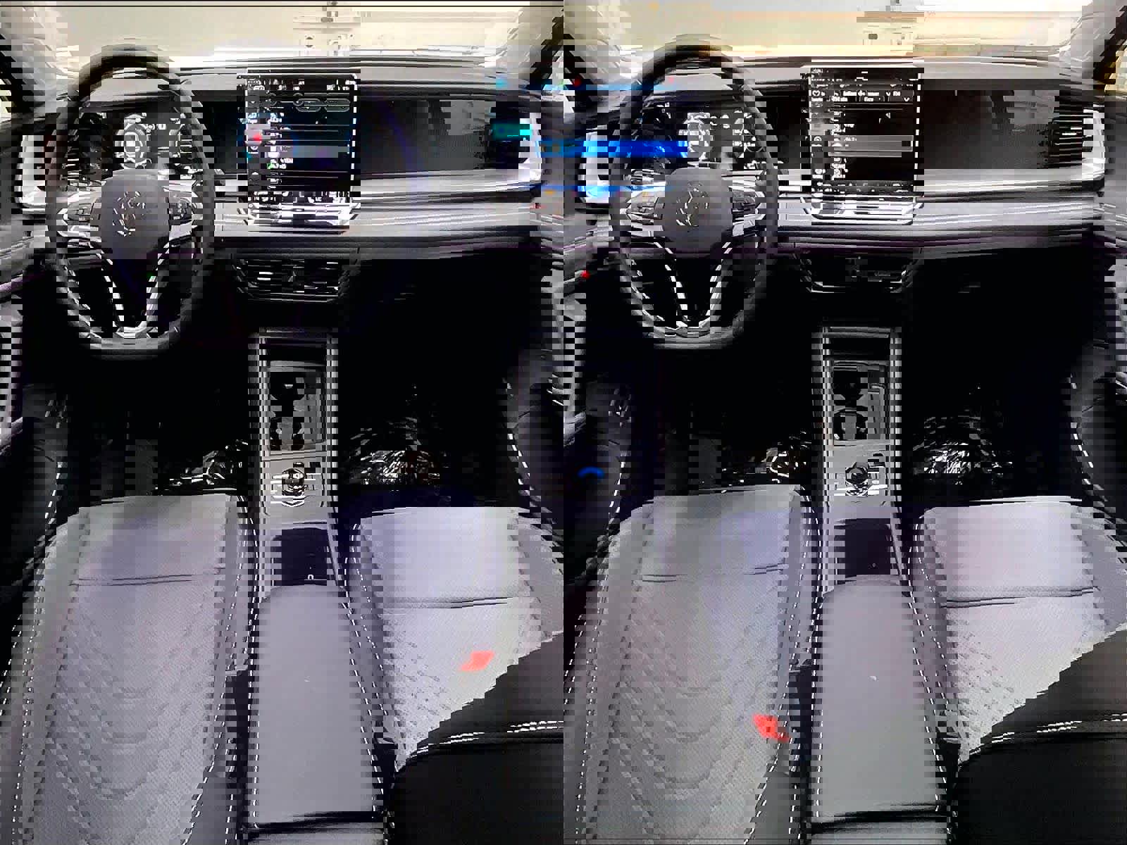 Used 2025 Volkswagen Tiguan SE w/ Panoramic Sunroof Package image 17