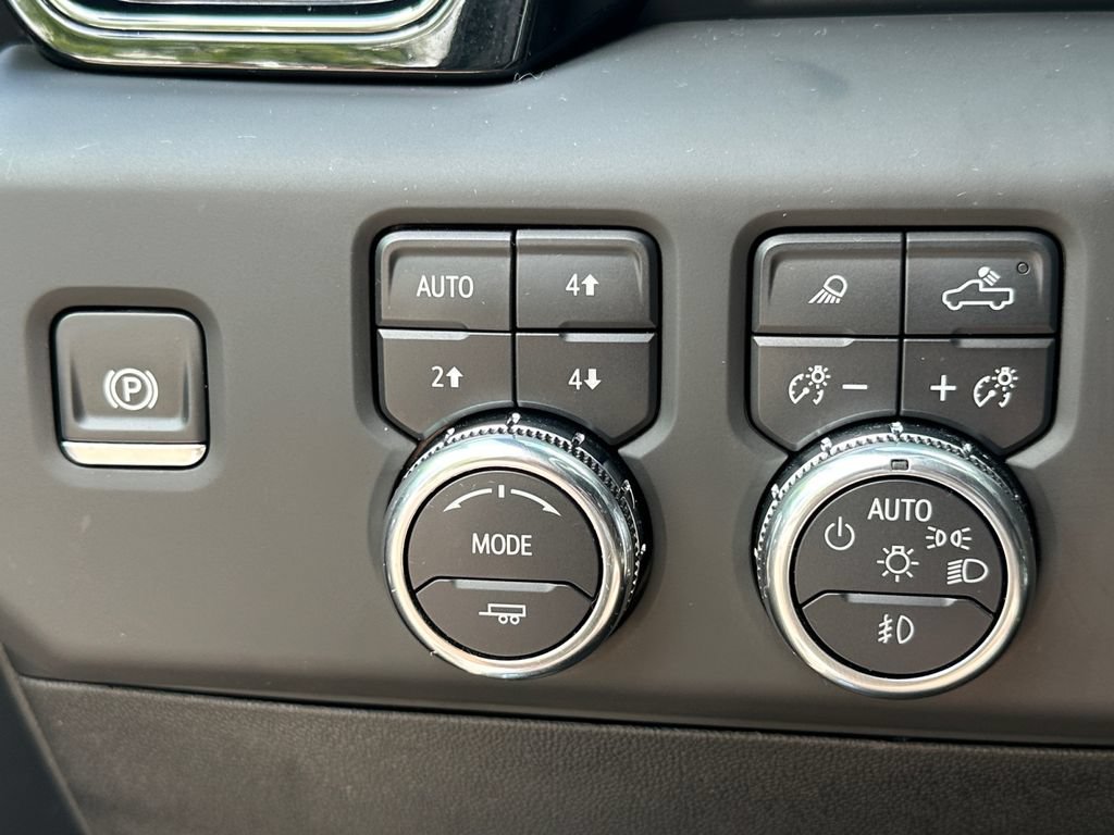 Used 2025 GMC Sierra 1500 AT4 w/ Technology Package AWD/4WD image 26