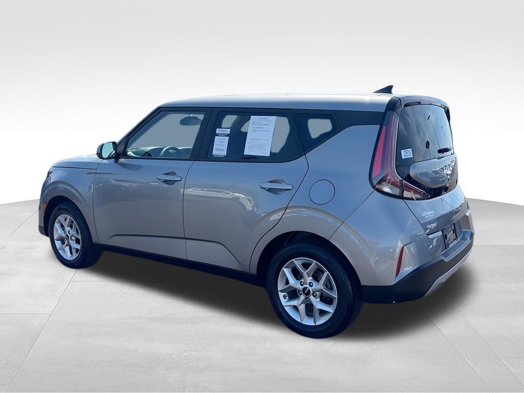 Used 2025 Kia Soul LX w/ LX Technology Package FWD image 6