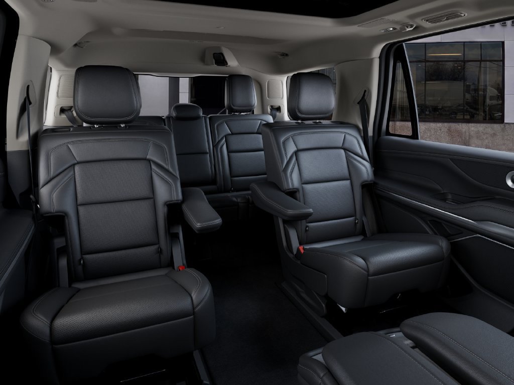 New 2027 Lincoln Navigator Reserve AWD/4WD image 11