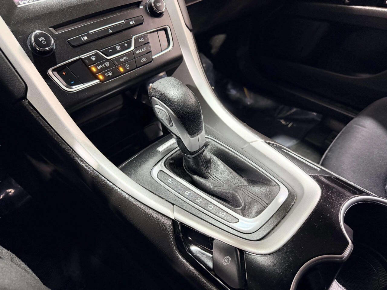 Used 2016 Ford Fusion SE FWD image 43