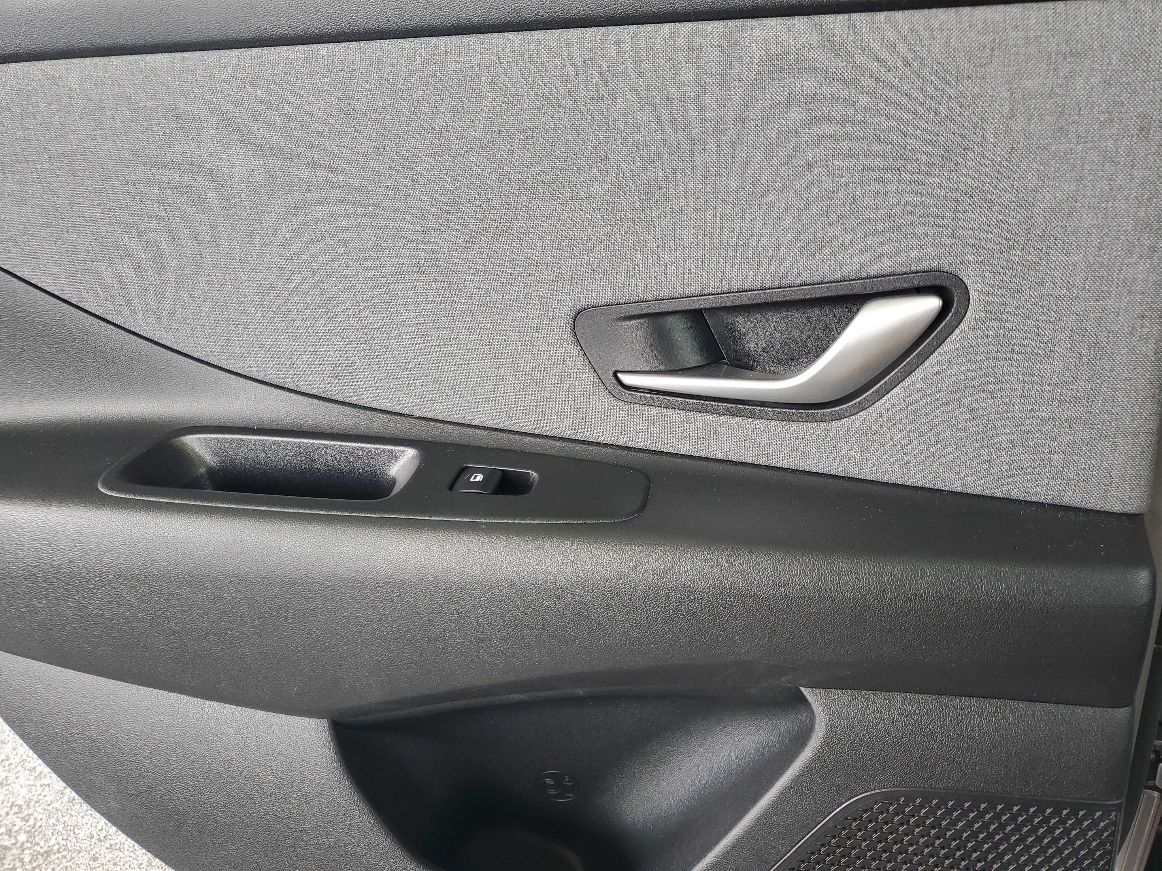 Used 2022 Hyundai Elantra Limited FWD image 13