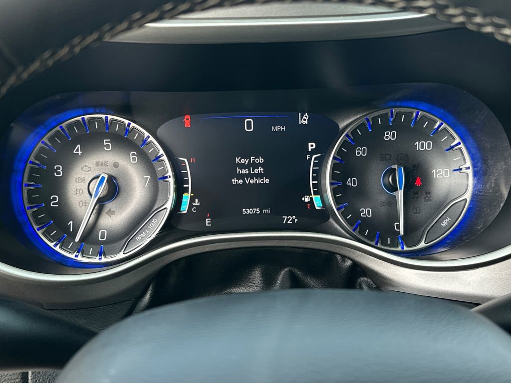 Used 2023 Chrysler Pacifica Touring-L image 23