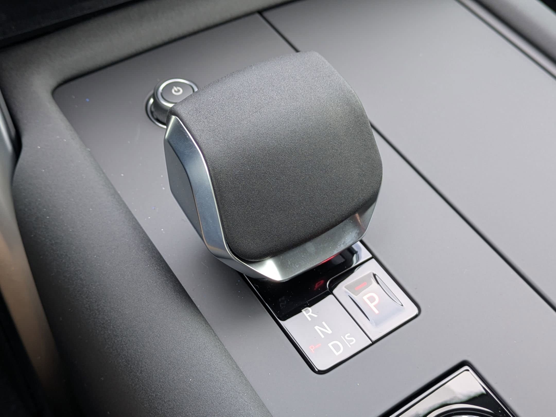 New 2026 Land Rover Discovery Limited Edition AWD/4WD image 17