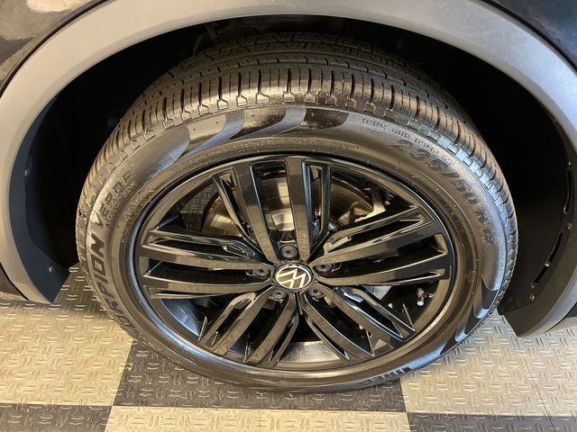 Certified 2022 Volkswagen Tiguan SE R-Line FWD image 10
