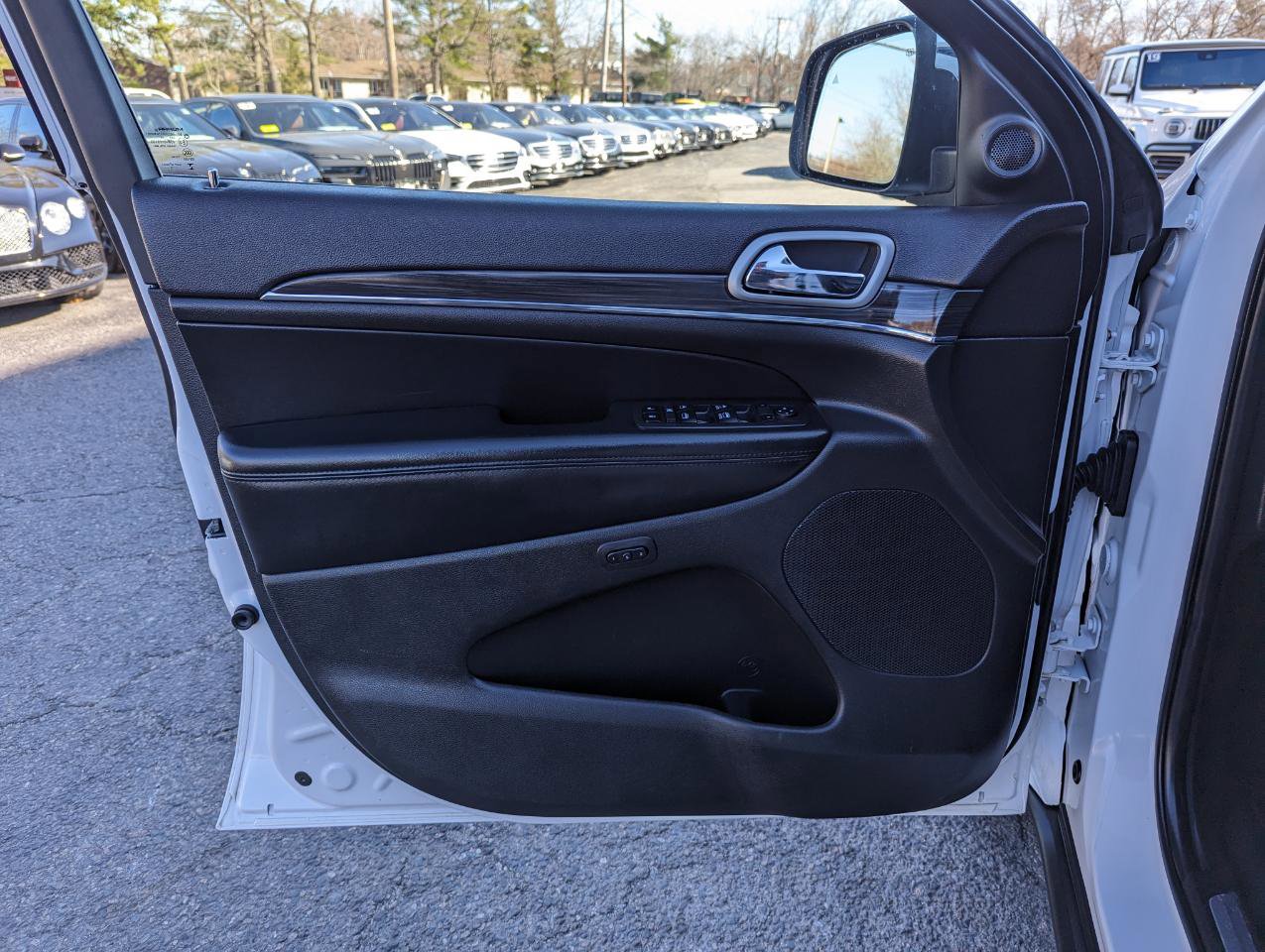 Used 2019 Jeep Grand Cherokee Limited AWD/4WD image 11
